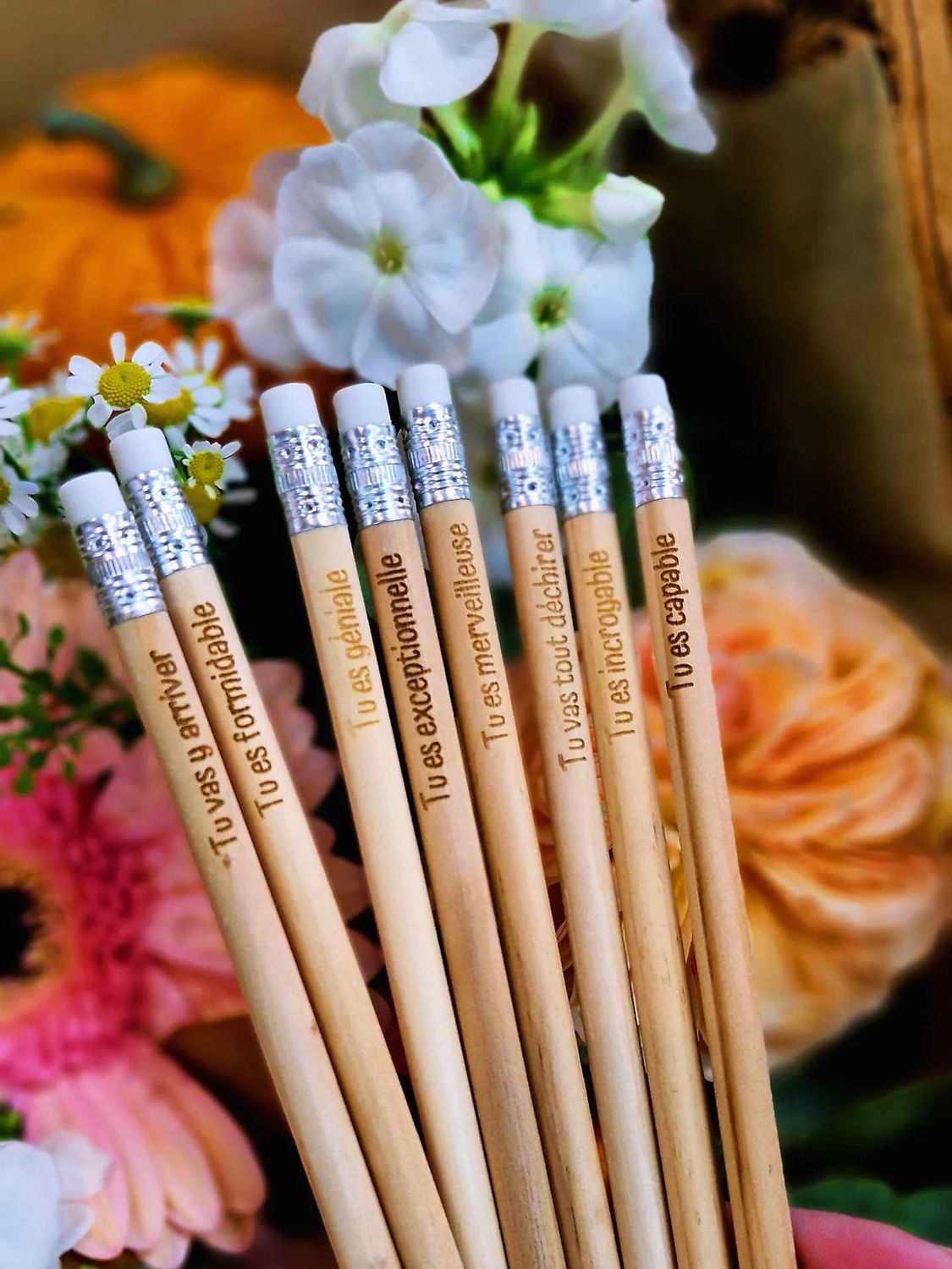 Crayon en bois gravée avec phrase encourageante