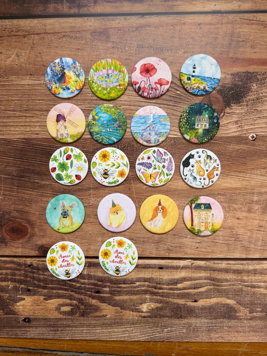 Magnet décapsuleur illustré et fabriqué en France (18 modèles au choix) Magnet décapsuleur illustré et fabriqué en France (18 modèles au choix)