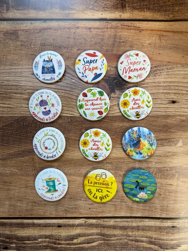Badge illustré et fabriqué en France (12 modèles au choix)