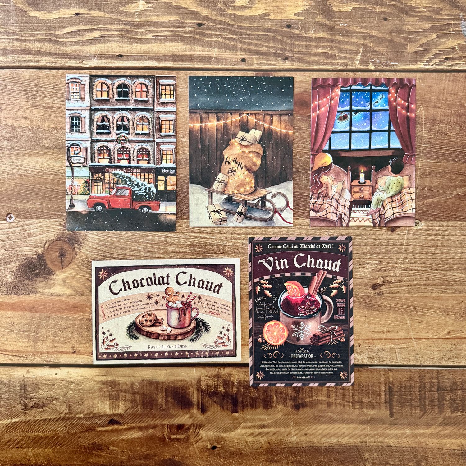 Carte de Noël illustrée par @Artwderya – vin chaud, chocolat chaud, Père Noël – 5 modèles au choix Carte de Noël illustrée par @Artwderya – vin chaud, chocolat chaud, Père Noël – 5 modèles au choix