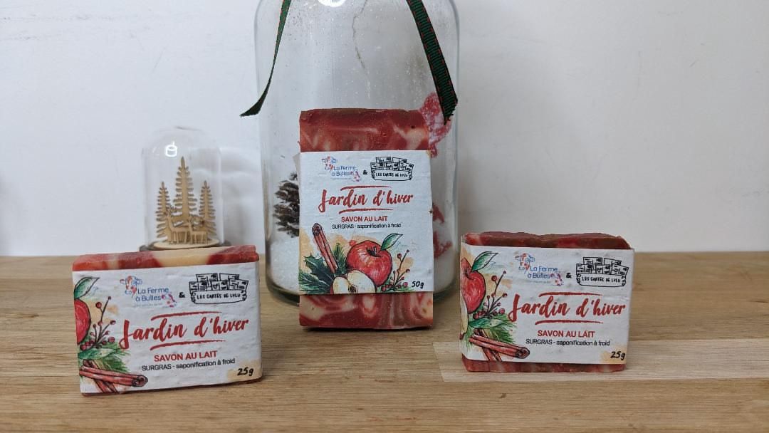 Savon de Noël avec bandeau ensemencé Savon de Noël avec bandeau ensemencé