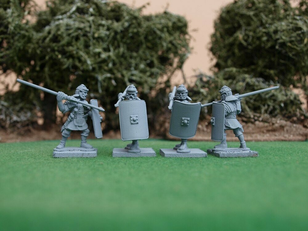 EIR02 Legionaries advancing with pilum overarm
