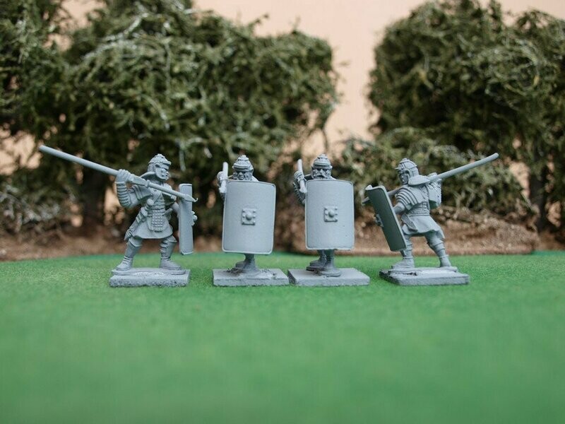 EIR01 Legionaries advancing with pilum overarm + Manica