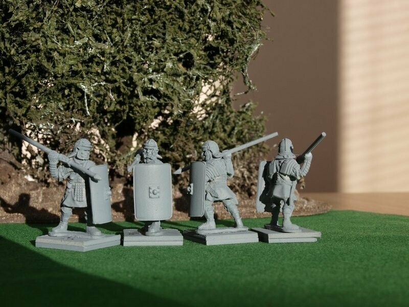 EIR01a Legionaries in Lorica and Imperial Gallic 'I'+'J' Helmet