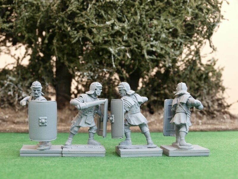 EIR04a Legionaries in lorica and Imperial Gallic 'I'+'J' Helmet