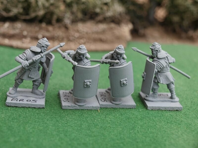 EIR05 Legionaries with pilum level + manica/greaves