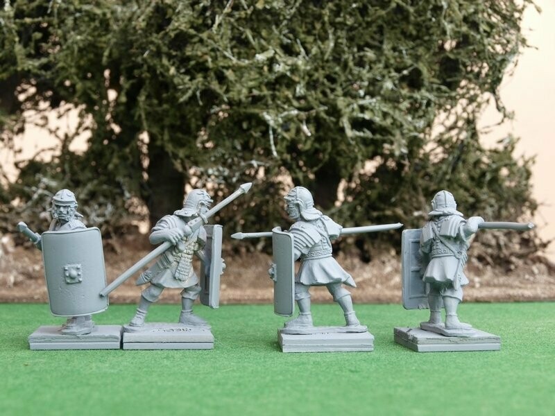 EIR06a Legionaries in lorica and Imperial Gallic 'I'+'J' Helmet