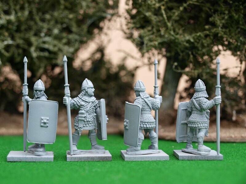 EIR17 Legionaries in heavy armour and spangenhelm