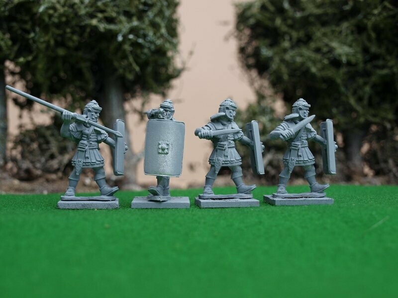 EIR26 Advancing Legionaries in Lorica and Italic H