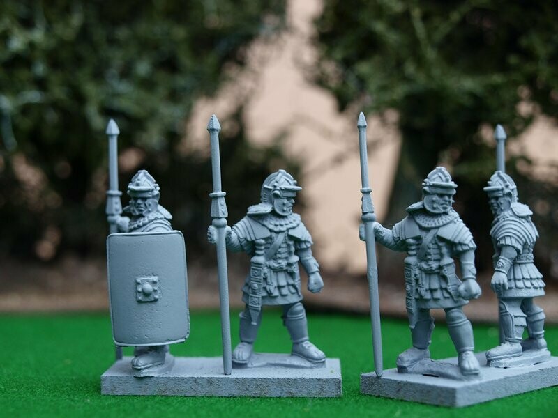 EIR22 Later Legionaries in Lorica Segmentata and Italic H