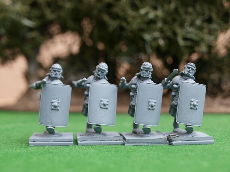 EIR07a Legionaries advancing with pilum Gallic I+J hemets