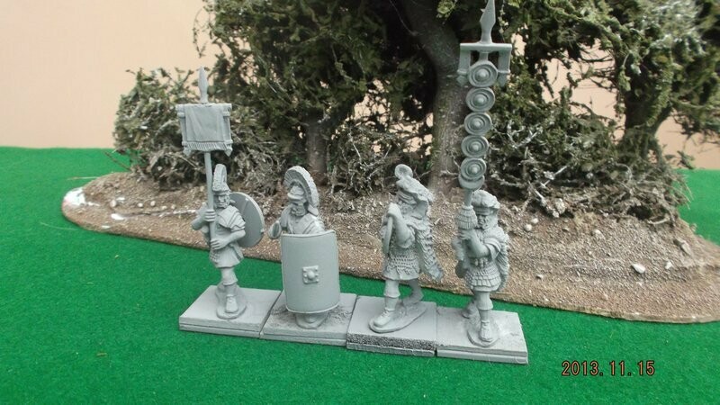 EIR51a Legionary command set 2 with I&J helmets