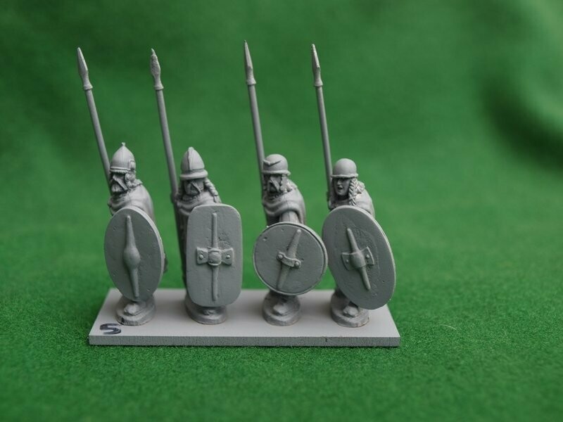 GAL05 Standing spearmen in breastplates