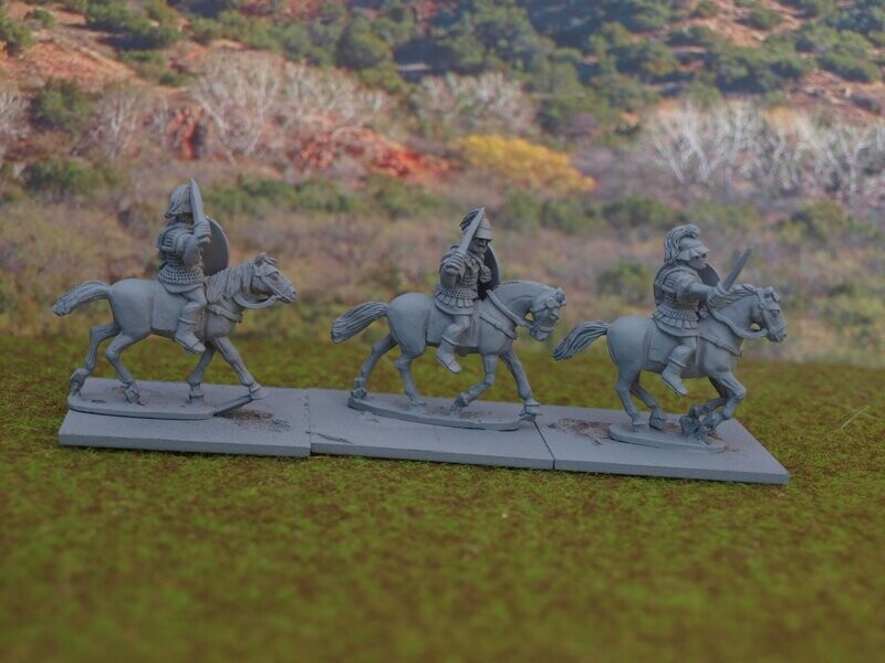RR30 Republican Cavalry in mail with swords, Boethian helmets