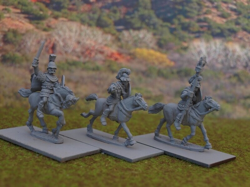 RR33 Republican Cavalry Command in mail, Boeotian Helmets