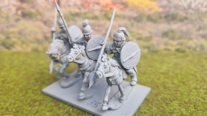 RR35 Cavalry in montifortino with spears