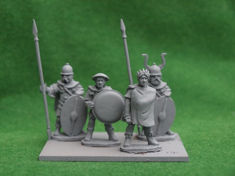 SUC14 Commander in crown with Galatian bodyguard for 2nd and 3rd Macedonian Wars