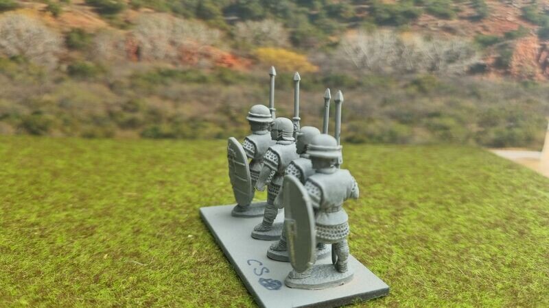 CS8  Legionaries with leather jerkins over mail pilum