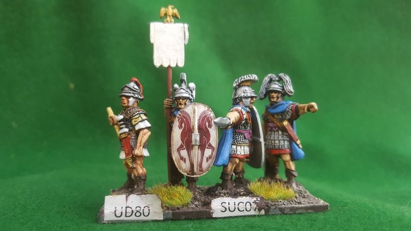 SUC07 Imitation Legionary command standing with separate heads