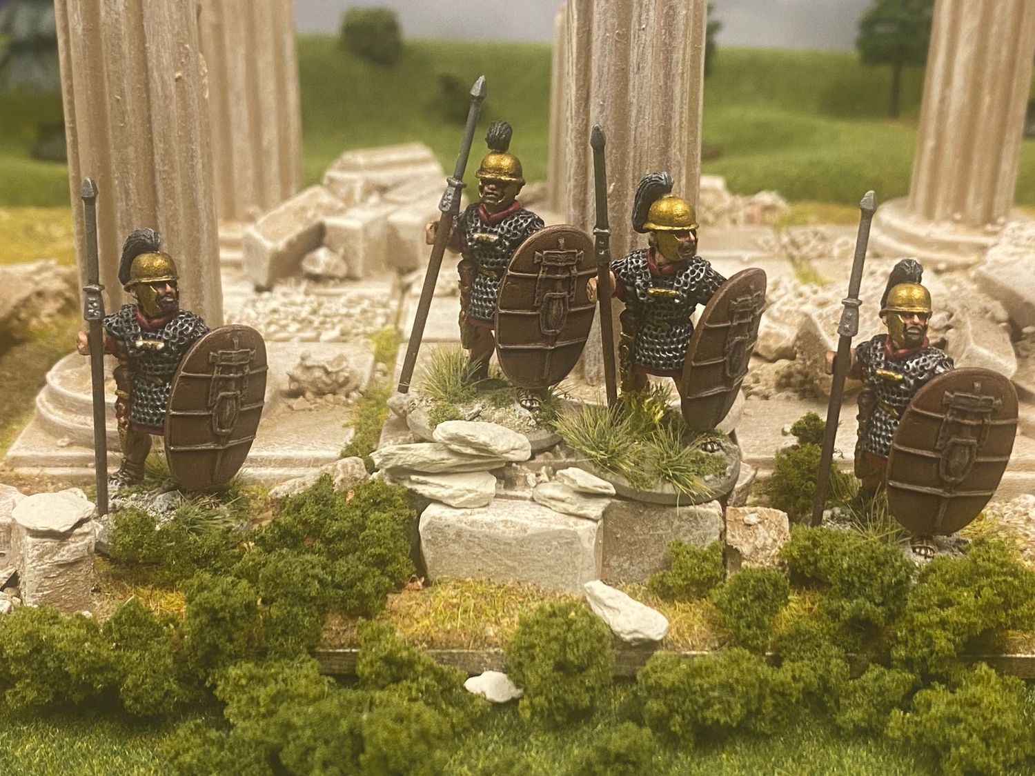 CS04 Legionaries with crested helmets standing with pilum