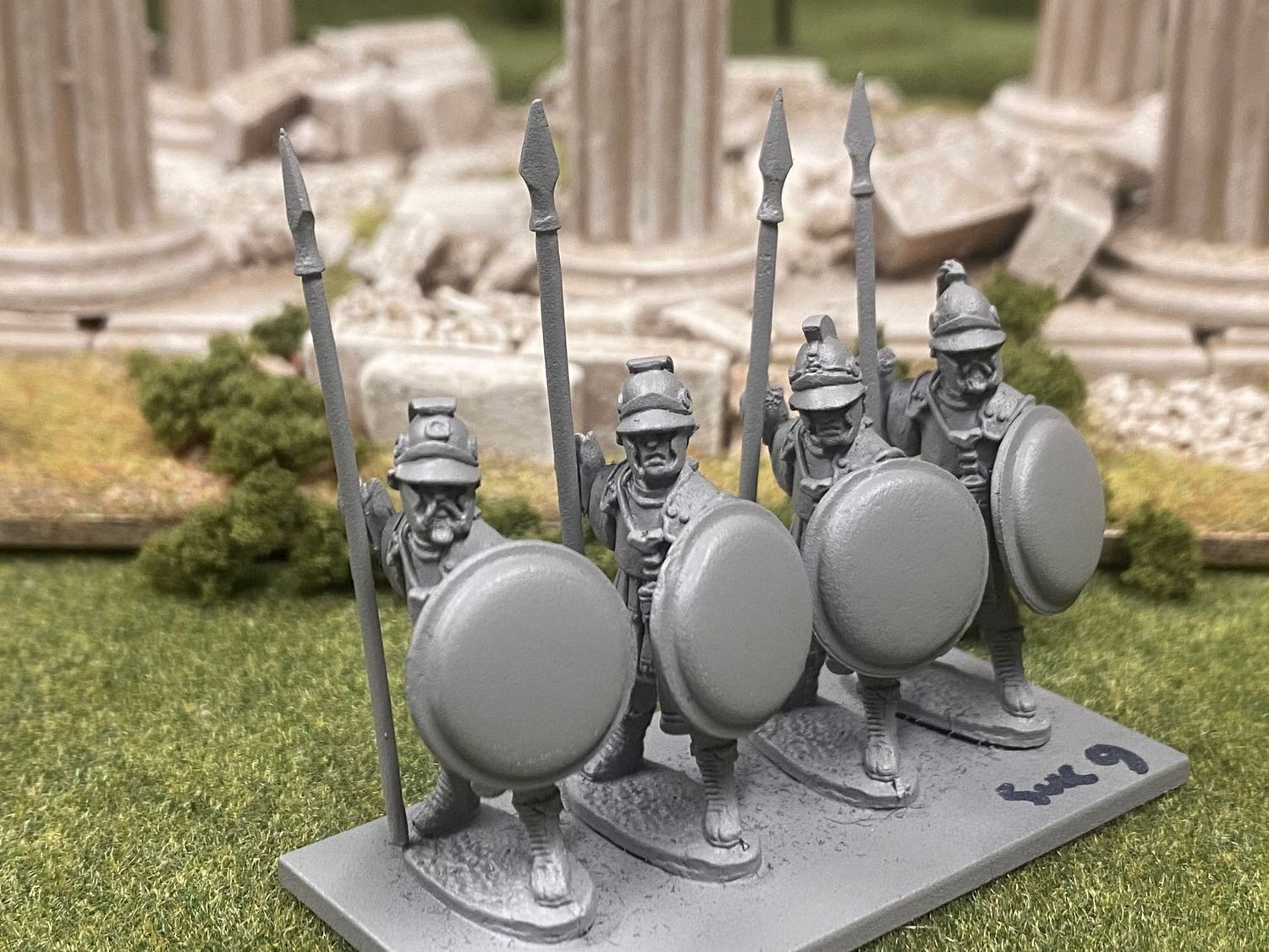 SUC09 Hoplites standing in Linothorax