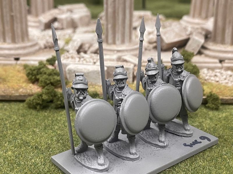 SUC09 Hoplites standing in Linothorax