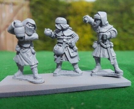 SASS39 Sassanid Warriors with Naphtha bombs, 3 figures.