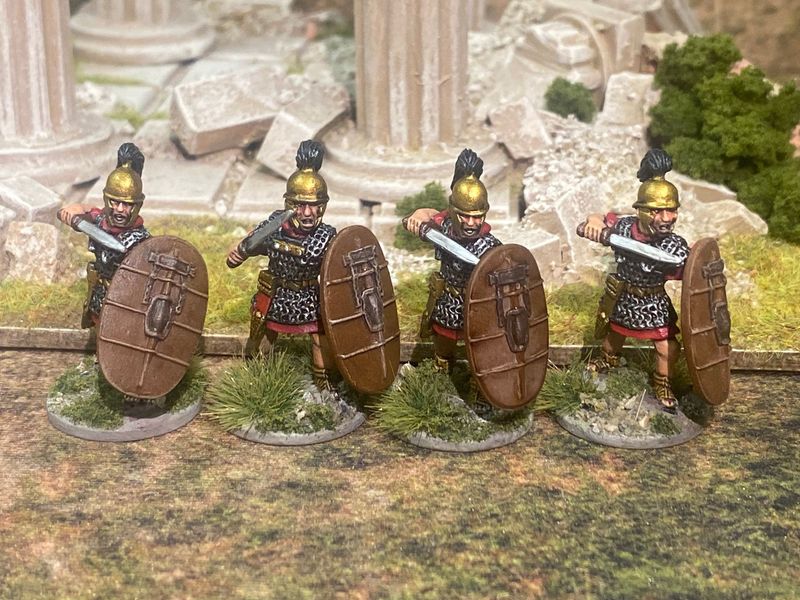 CS03 Legionaries with crested helmets and sword