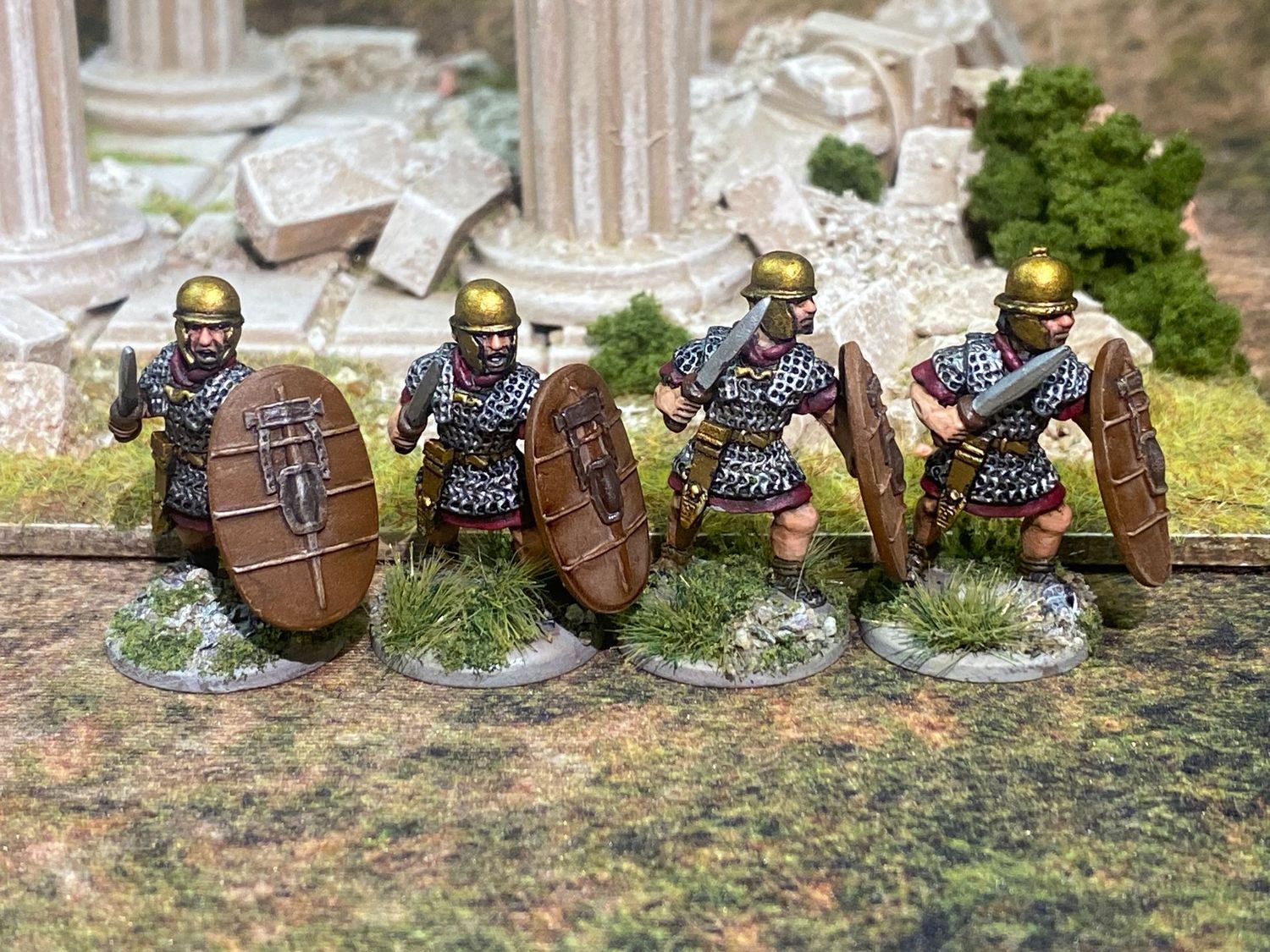 CS5 Caesarian Roman Legionaries with swords and plain helmets