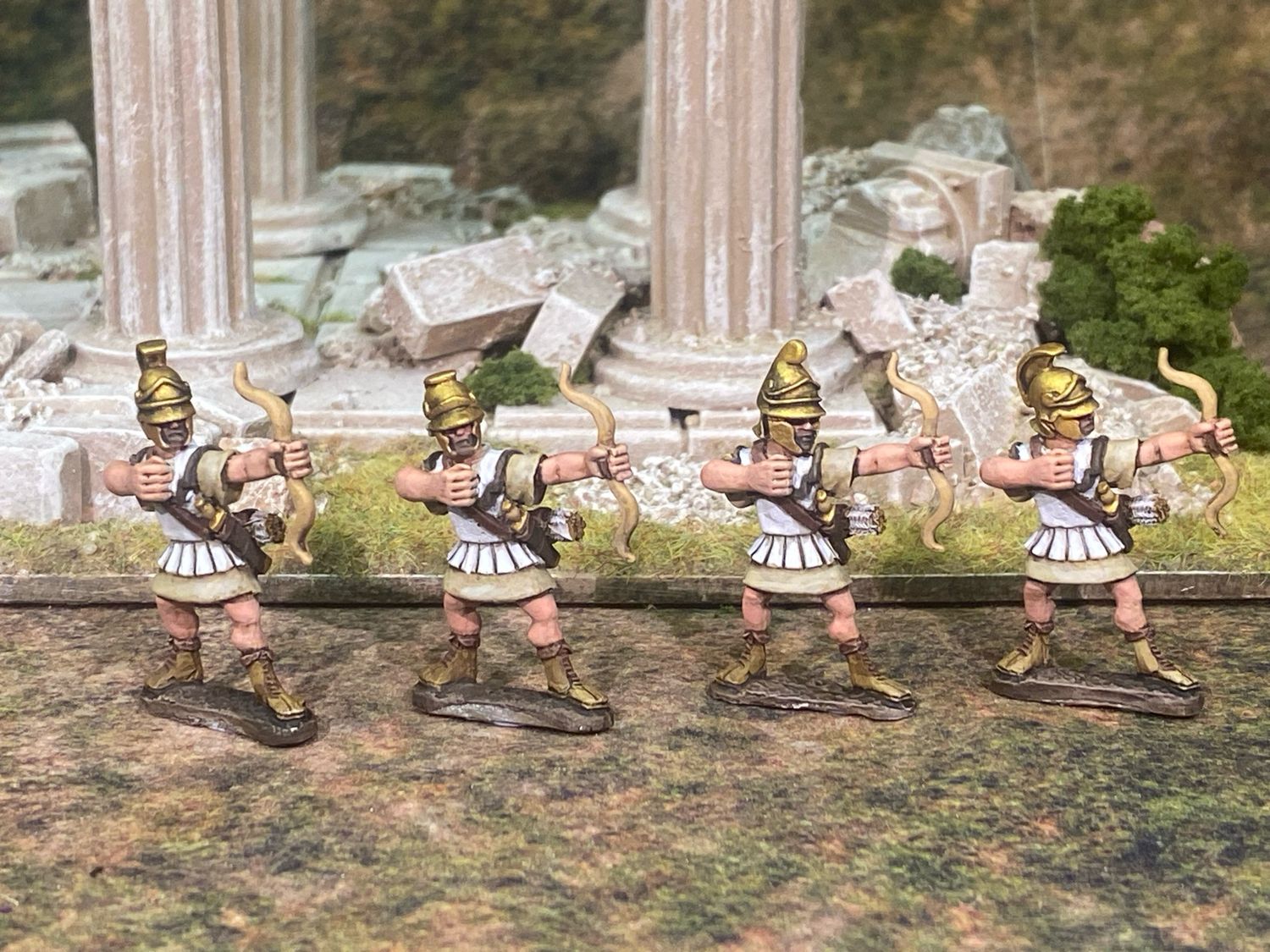 SK03L Armoured Archers in helmet and Linothorax