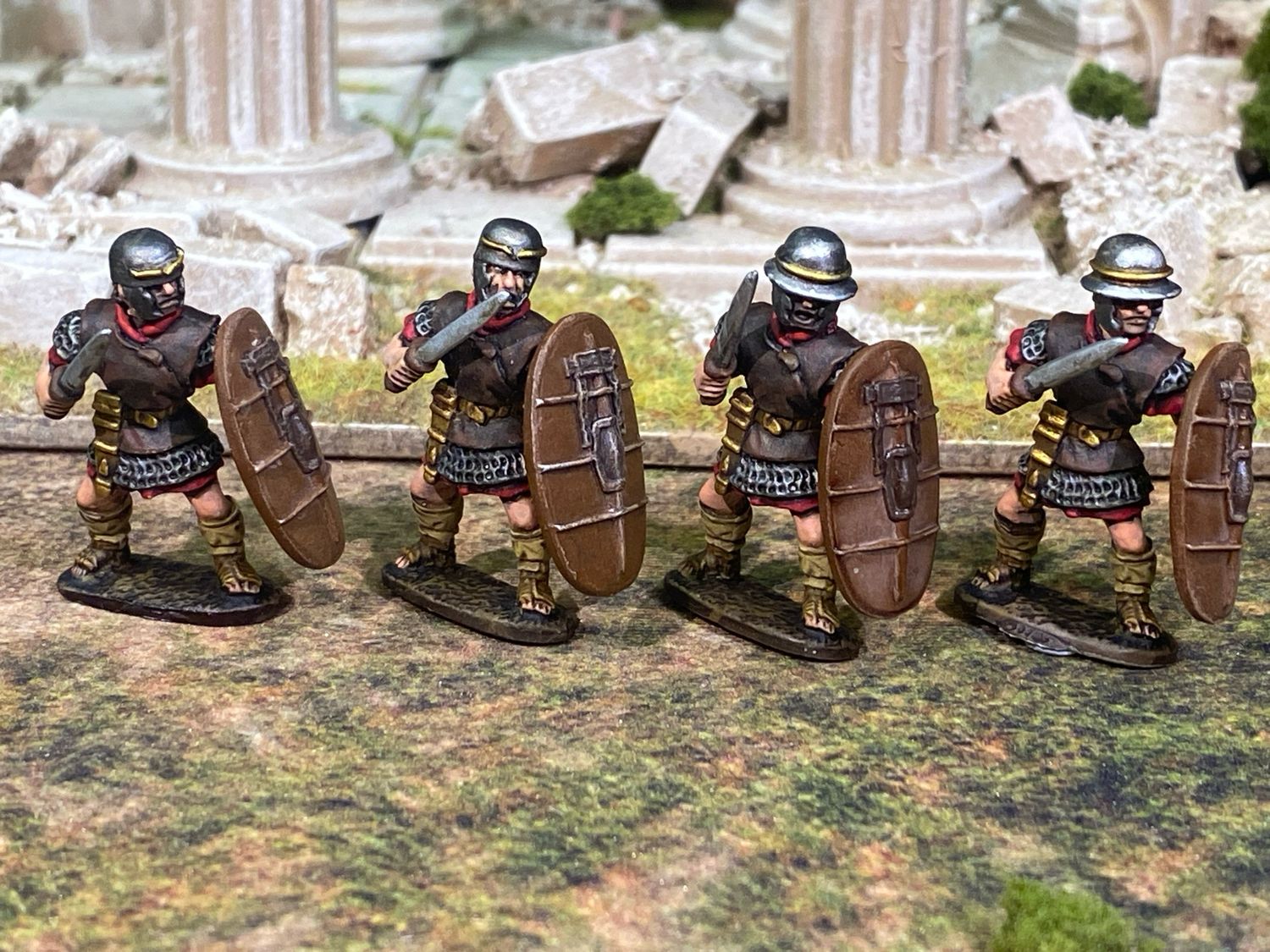 CS07 Legionaries with leather jerkin over mail with sword