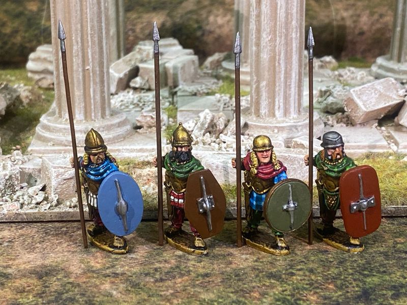 GAL05 Standing spearmen in breastplates