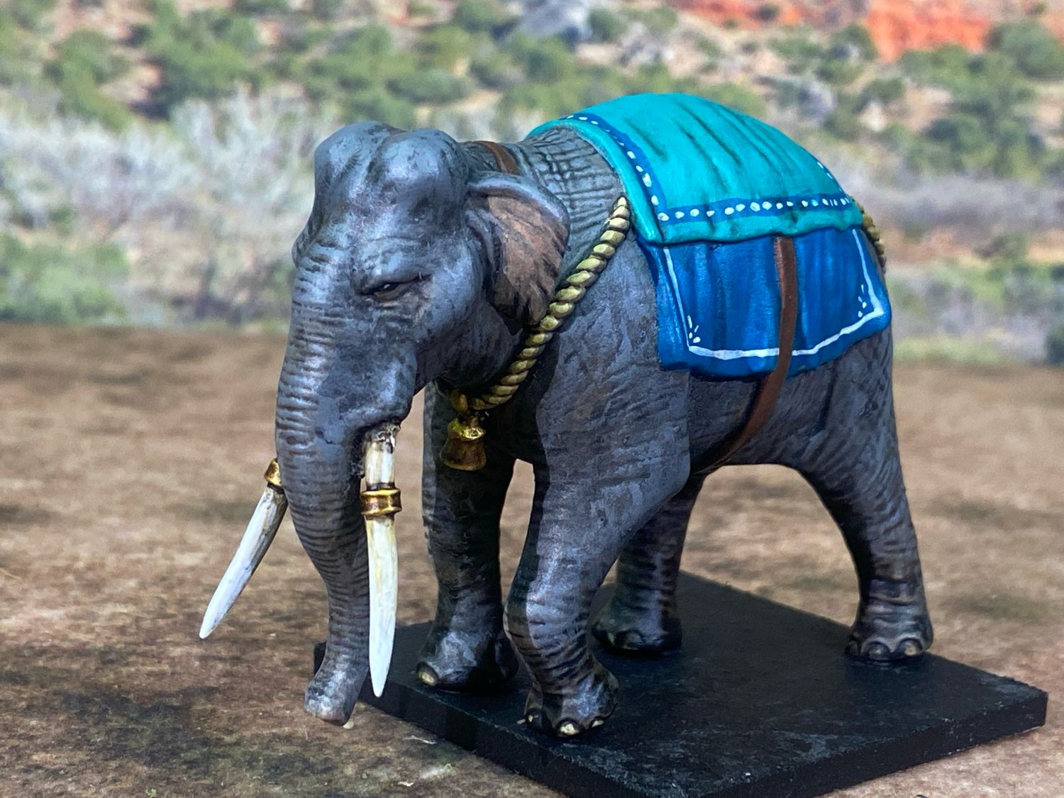 EL02 Indian Elephant trunk lowered