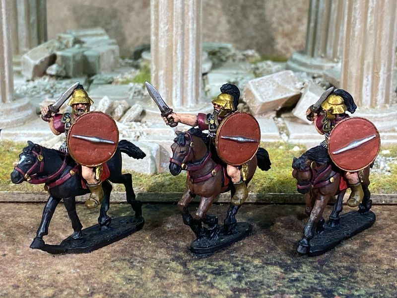 RR30 Republican Cavalry in mail with swords, Boeotian helmets