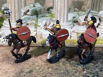 RR33 Republican Cavalry Command in mail, Boeotian Helmets