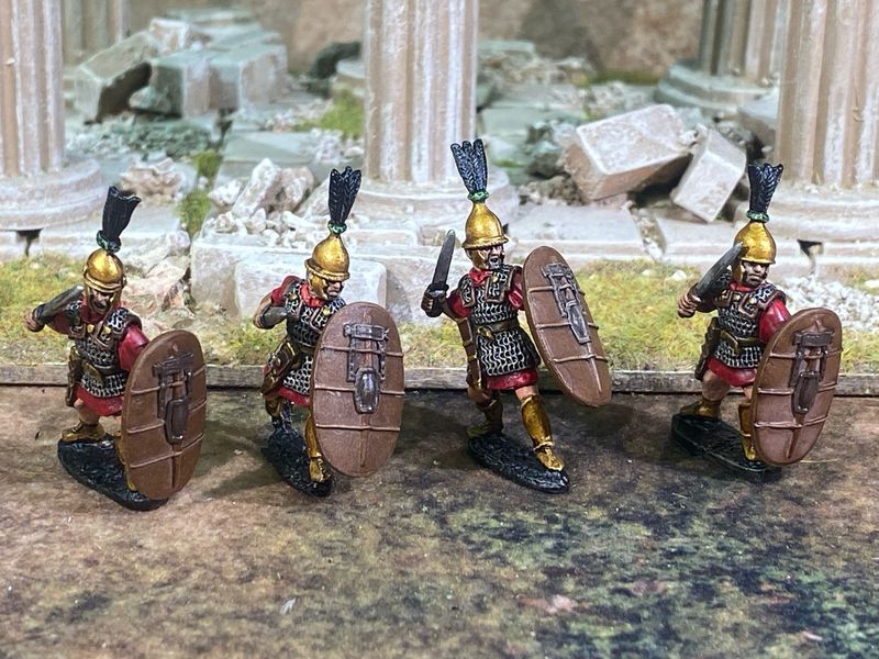RR13 Advancing Principes In Mail with swords