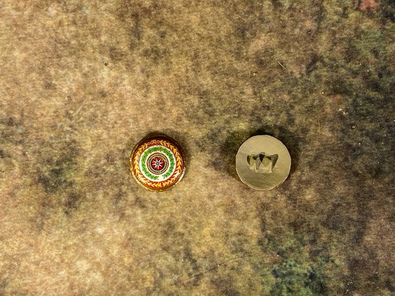 AVS13 Small Round Rimmed Pelt