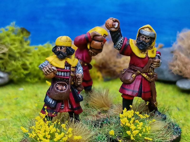 SASS43 Sassanid Warriors with Naphtha Bombs, 3 figures.