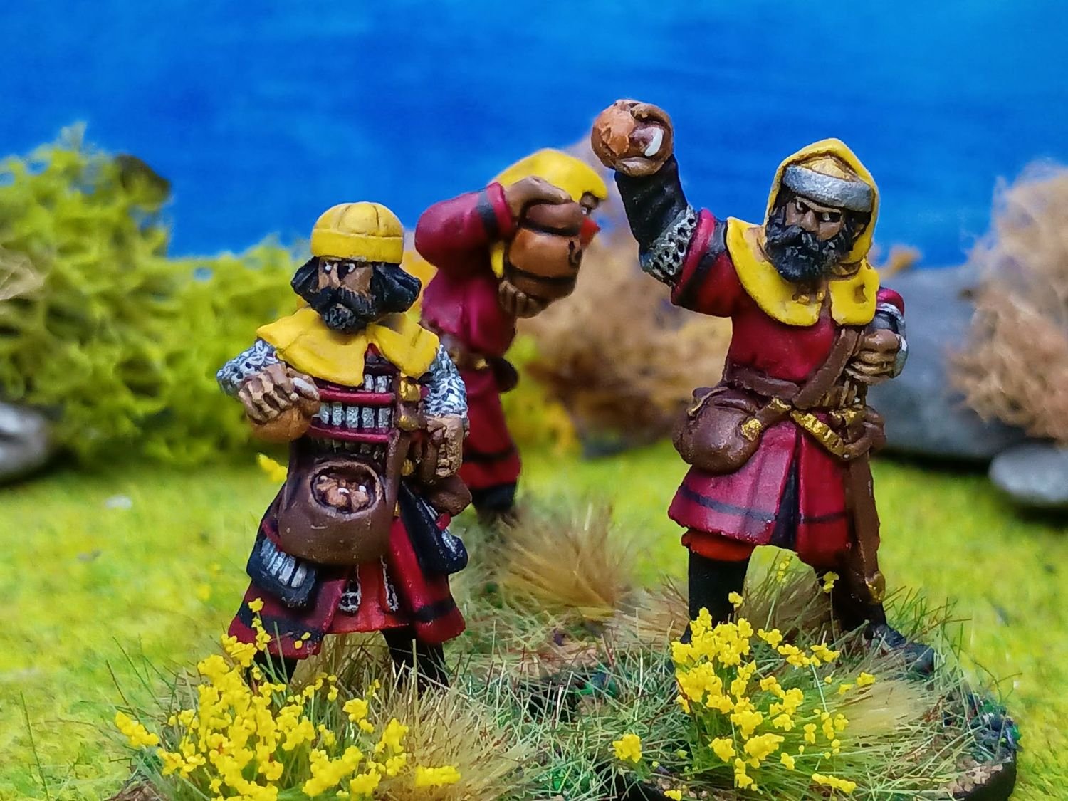 SASS43 Sassanid Warriors with Naphtha Bombs, 3 figures. SASS43 Sassanid Warriors with Naphtha Bombs, 3 figures.
