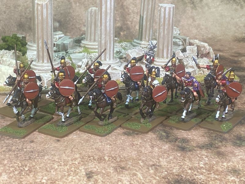 UD222 Caesarian Cavalry in Montefortino helmets with horses, 12 figures