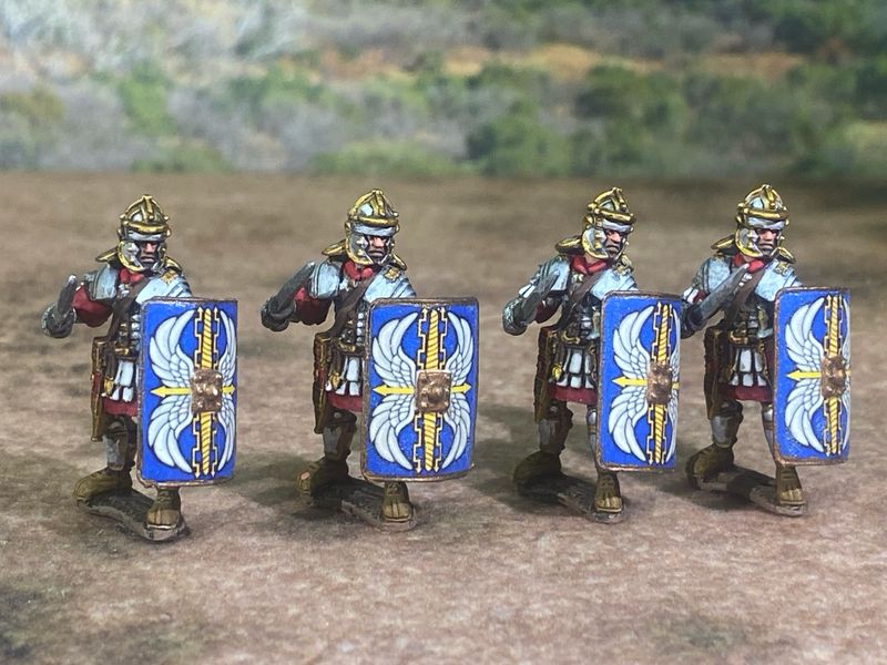 EIR25G Legionaries braced with sword drawn