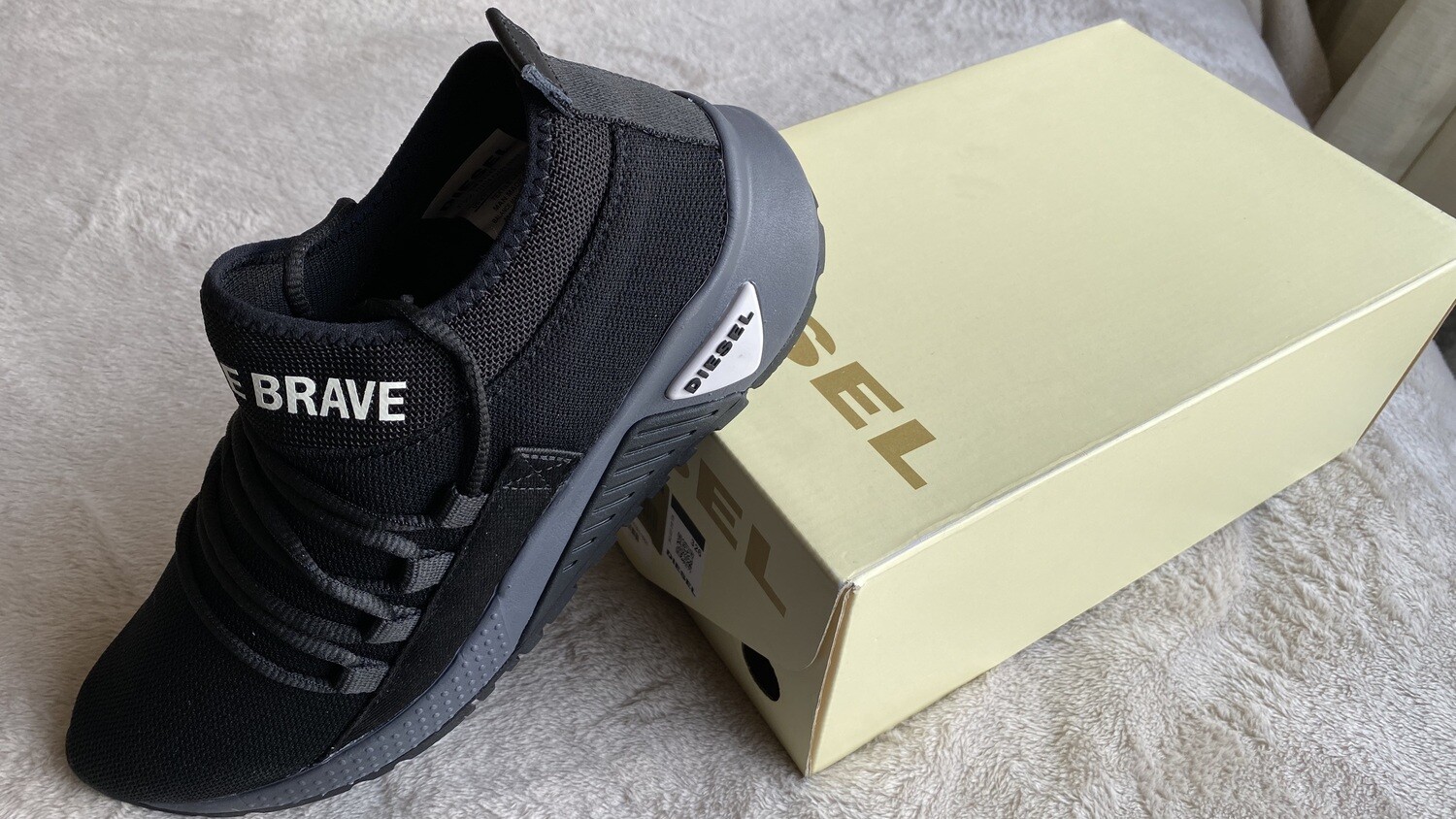 ZAPATILLAS DIESEL, COLOR NEGRAS, TALLAS 41-42