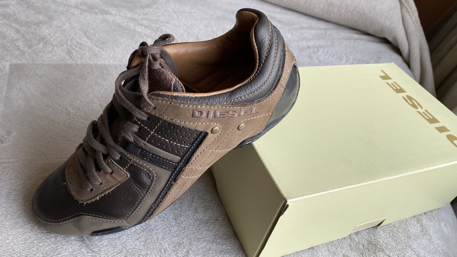 ZAPATILLAS DIESEL KORBIN II, COLOR MARRON / NEGRAS / PLOMAS, TALLAS 41