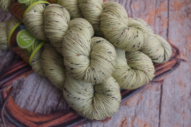 Donegal Tweed Merino 400 | First Green Donegal Tweed Merino 400 | First Green