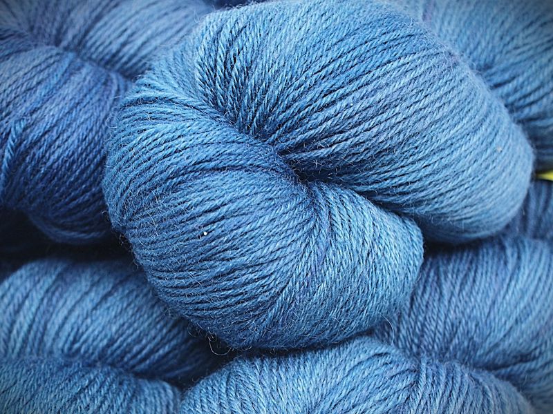 Hochland Wolle  4fach | 100 Gramm | AKZENTA Fliessend Hochland Wolle  4fach | 100 Gramm | AKZENTA Fliessend