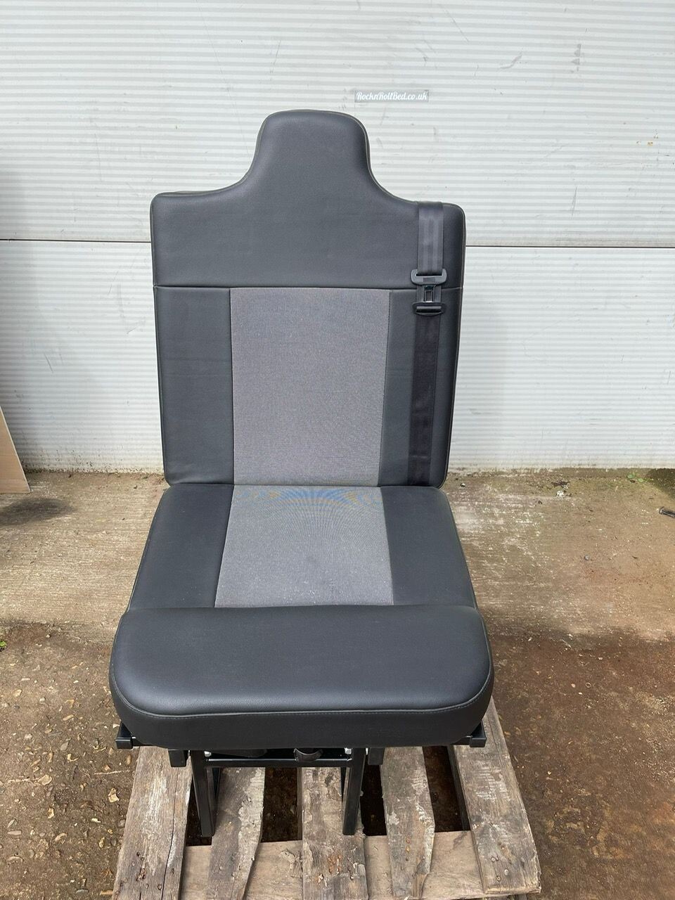 VW M1 Tested 3/4 Rock n Roll Bed VW M1 Tested 3/4 Rock n Roll Bed