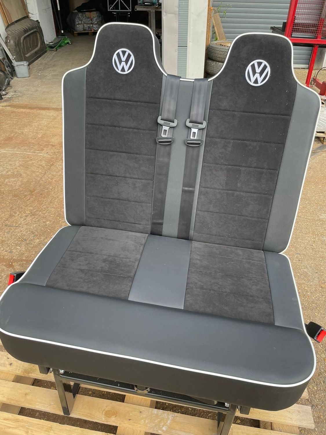 110cm 3/4 M1 Tested Bed, Black with Alcantara Panels and VW Logo