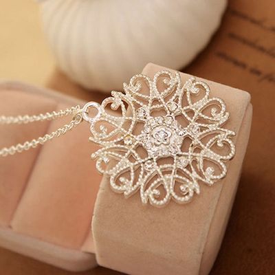 Flower Pendent Necklace Silver