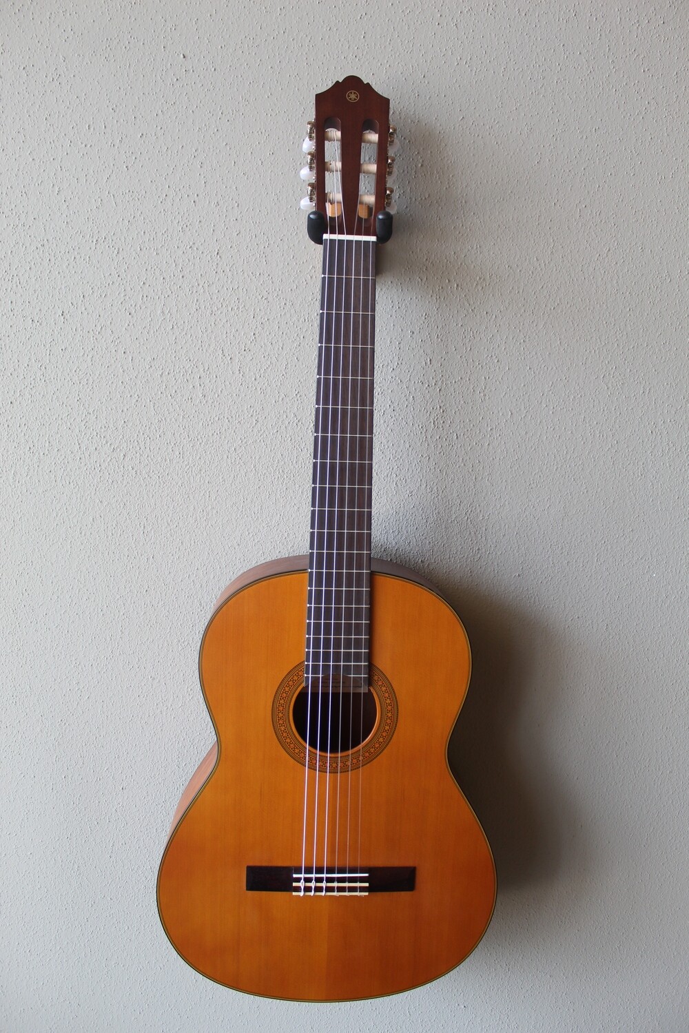 Yamaha CG122MCH Cedar Top Classical Guitar with Gig Bag