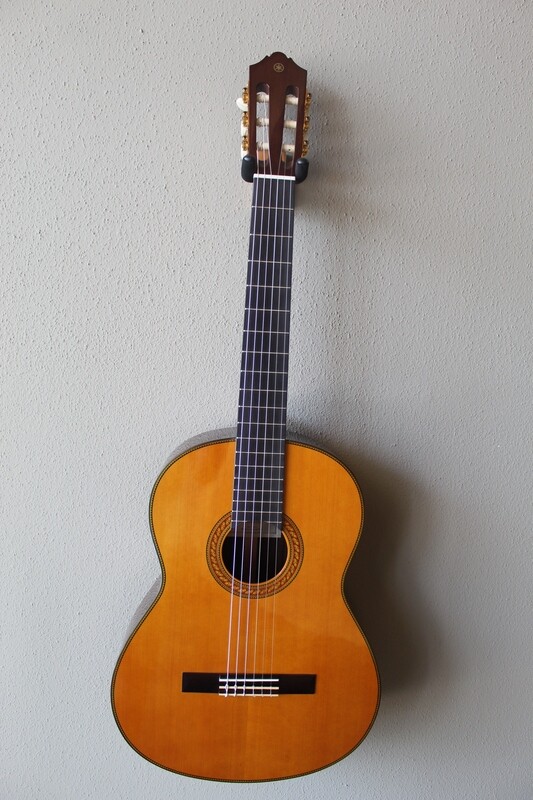 Yamaha CG192C Cedar Top Classical Guitar with Gig Bag